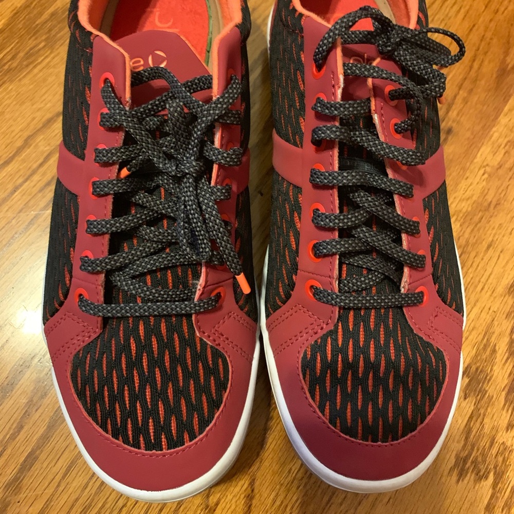 Plae Sneakers - 8 WIDE
